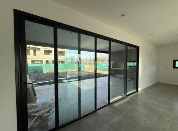 Casa · 180m² · 5 Ambientes · 2 Cocheras · Casa en Venta en Santa Lucia, Pilar del Este, Pilar