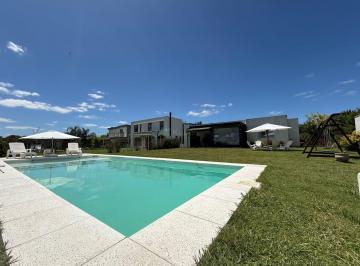 Casa · 130m² · 4 Ambientes · 1 Cochera · Venta Casa 4 Ambientes en Santa Guadalupe, Pilar del Este, Pilar