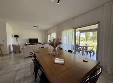Casa · 130m² · 4 Ambientes · 1 Cochera · Venta Casa 4 Ambientes en Santa Guadalupe, Pilar del Este, Pilar