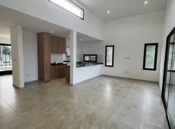 Casa · 136m² · 5 Ambientes · 2 Cocheras · Venta Casa 4 Ambientes en Santa Elisa, Pilar del Este, Pilar