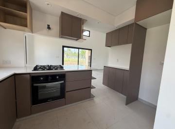 Casa · 132m² · 5 Ambientes · 2 Cocheras · Venta Casa 4 Dorm. en Santa Elisa, Pilar del Este, Pilar