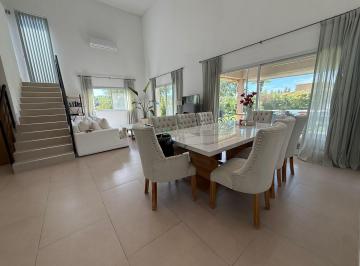 Casa · 249m² · 6 Ambientes · 4 Cocheras · Venta Casa 5 Ambientes en Santa Guadalupe, Pilar del Este, Pilar