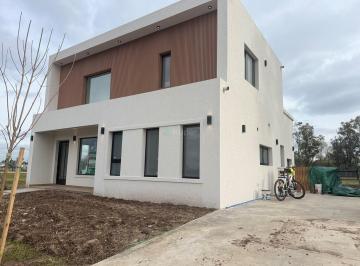 Casa · 142m² · 5 Ambientes · 2 Cocheras · Casa 4 Dorm. Barrio Santa Sofia, Pilar del Este, Pilar