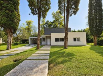 Casa · 120m² · 3 Ambientes · 4 Cocheras · Terreno en Venta en Barrio El Molino Cañuelas