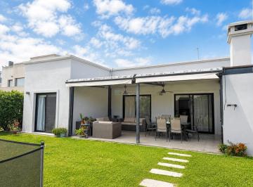 Casa · 130m² · 5 Ambientes · 3 Cocheras · Casa Chalet en Venta en San Alfonso, Pilar del Este, Pilar