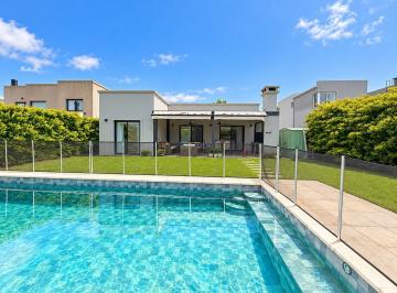 Casa · 130m² · 5 Ambientes · 3 Cocheras · Venta Casa 5 Ambientes en San Alfonso, Pilar del Este, Pilar