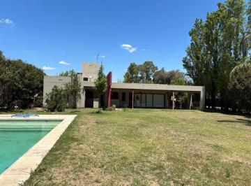 Casa de 8 ambientes, Córdoba · Casa en Venta – Fincas II | Zona Sur