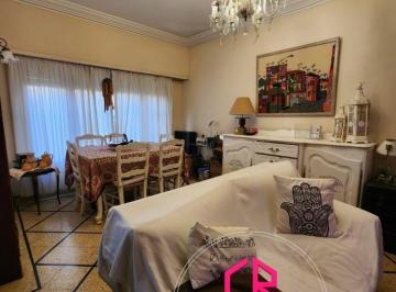 Casa · 150m² · 5 Ambientes · 1 Cochera · Casa de 5amb. a La Venta