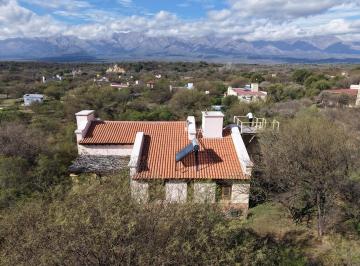Casa · 210m² · 4 Ambientes · 7 Cocheras · Casa en San Javier