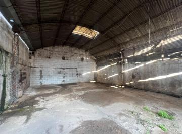 Bodega-Galpón · 214m² · 3 Ambientes · Galpón 214 m² en Barrio Las Flores