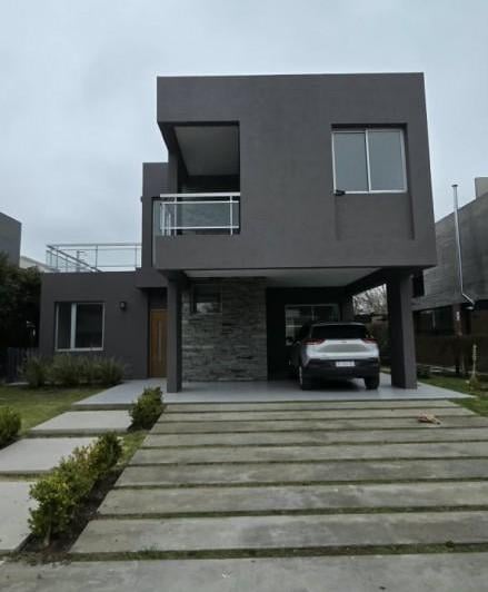 Campo · 230m² · 5 Ambientes · 2 Cocheras