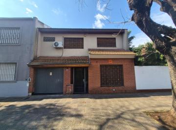 Casa de 5 ambientes, Monte Castro · Casa 5 Ambientes en 2 Plantas con Patio, Cochera y Parrilla Reciclada Excelente
