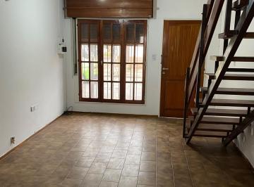 Casa · 53m² · 4 Ambientes · 1 Cochera · Casa en Venta de 2 Dorm. con Cochera en Barrio San Fernando