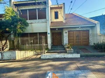 Casa de 4 ambientes, Esteban Echeverría · Venta - Chalet de Categoría Zona Residencial Monte Grande