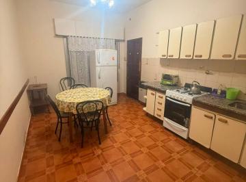 PH de 2 ambientes, Avellaneda · Amplio PH de Dos Ambientes en Alquiler