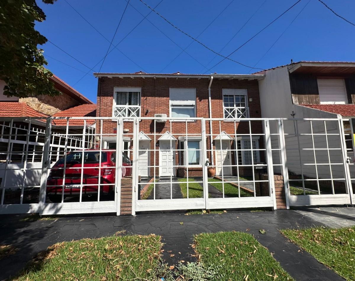 Laprida 1600 Barrio Divino Rostro. ph tipo dúplex de 3 ambientes con altillo