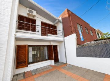 Casa · 93m² · 4 Ambientes · 2 Cocheras · Alquiler Casa 4 Amb Beccar con Patio Parrilla