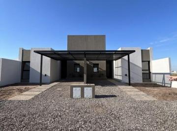 Casa · 86m² · 4 Ambientes · 1 Cochera · Duplex en Pampas de Manantiales