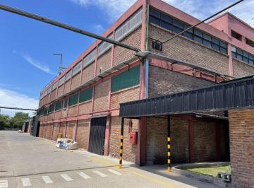 Bodega-Galpón · 600m² · 3 Cocheras · Depósito en Alquiler 850 m² Parque Oks - Panamericana