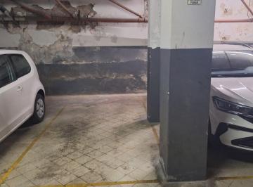 Garage · 15m² · Venta de Cochera Fija y Cubierta - Excelente Ubicación