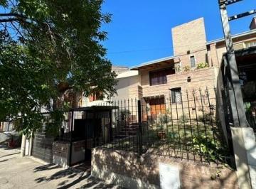 Casa · 168m² · 14 Ambientes · 1 Cochera · Venta Hermosa Casa de 4 Dorm. en Parque Capital