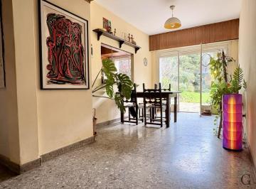 Casa · 213m² · 5 Ambientes · Casa Chalet en Venta en Florida. 4 Dorm.. Gran Parque. Excelente Ubicación