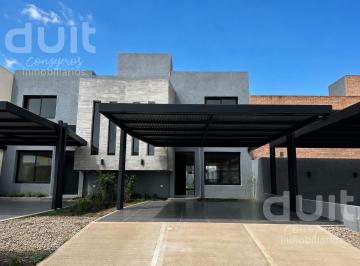 Casa · 162m² · 5 Ambientes · 2 Cocheras · Excelente Dúplex Premium en Venta en Docta Boulevard!