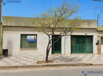 Casa · 189m² · 6 Ambientes · 1 Cochera · Casa Mas Departamento Barrio San Martin