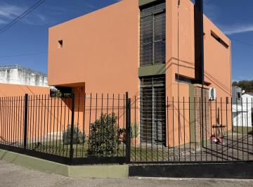 Casa · 155m² · 5 Ambientes · 3 Cocheras · Venta Casa 3 Dor C/ Cochera X3, Patio y Pileta