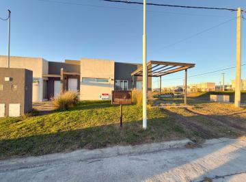 PH · 71m² · 3 Ambientes · 1 Cochera · Casa en Venta 2 Dorm. y Patio