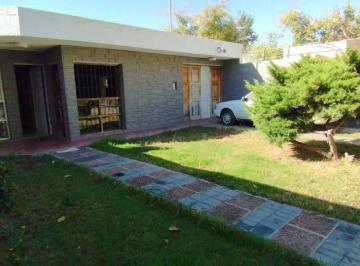 Casa · 120m² · 5 Ambientes · 2 Cocheras · Venta - Casa Barrio Ujemvi - Las Heras