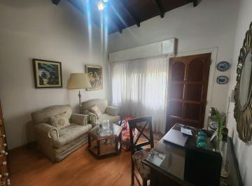 Casa · 166m² · 3 Ambientes · 1 Cochera · Venta de Casa 3 Amb. en Banfield Jardin Cochera