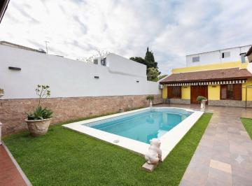 Casa · 305m² · 5 Ambientes · 3 Cocheras · Venta Casa 5amb en Mataderos/naon C/patio y Pileta