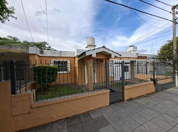Casa · 147m² · 6 Ambientes · 2 Cocheras · Venta Casa 2 Dorm. con Pileta B Panamericano