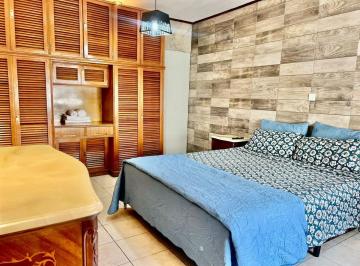 Casa · 10 Ambientes · 3 Cocheras · Venta Complejo Habitacional en San Justo