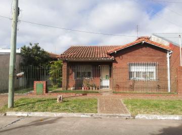 Casa · 116m² · 3 Ambientes · 1 Cochera · Venta de Casa 3 Amb con Cochera Quilmes Oeste