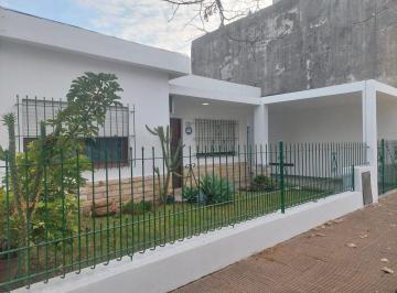 Casa · 168m² · 4 Ambientes · 1 Cochera · Venta de Casa en Hurlingham con Terreno de 333 m²