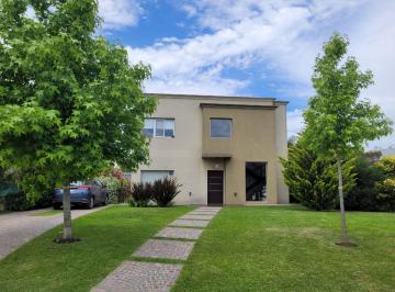 Casa · 155m² · 4 Ambientes · Venta Casa 3 Dorm Pileta San Eduardo