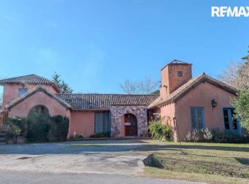 Casa · 220m² · 5 Ambientes · 2 Cocheras · Venta Casa 4 Amb C/pileta y Jardin en El Carmel Cc