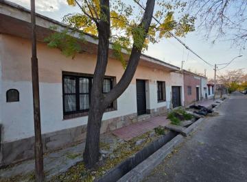 Casa · 115m² · 4 Ambientes · 1 Cochera · Venta de Casa a Reciclar en Dorrego