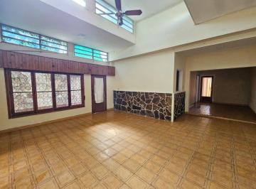 Casa · 235m² · 5 Ambientes · 2 Cocheras · Venta Casa de Ambientes Amplios