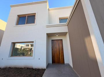 Casa · 180m² · 5 Ambientes · 2 Cocheras · Venta Casa 5 Ambientes, Santa Ana, Villanueva