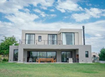 Casa · 180m² · 6 Ambientes · 2 Cocheras · Casa San Sebastián Area 1 Venta 6 Amb Fondo Verde