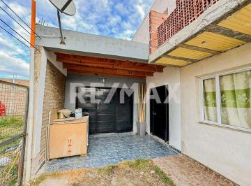PH · 169m² · 4 Ambientes · En Venta Duplex PH con Patio Plottier