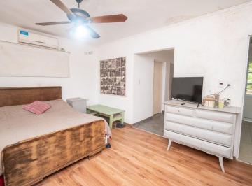 Casa · 160m² · 7 Ambientes · 1 Cochera · Venta Casa con Amplio Terreno, Pileta y Galpón