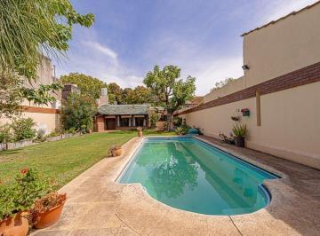 Casa · 195m² · 4 Ambientes · 2 Cocheras · Venta Casa 4 Ambientes Apta Credito Ballester