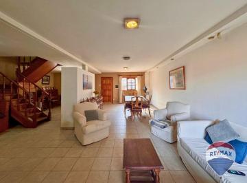 Casa · 220m² · 5 Ambientes · 1 Cochera · Casa en Venta en La Plata