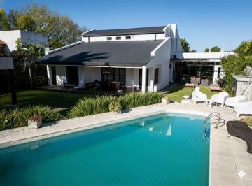 Casa · 360m² · 7 Ambientes · 3 Cocheras · Casa en Venta Gonnet
