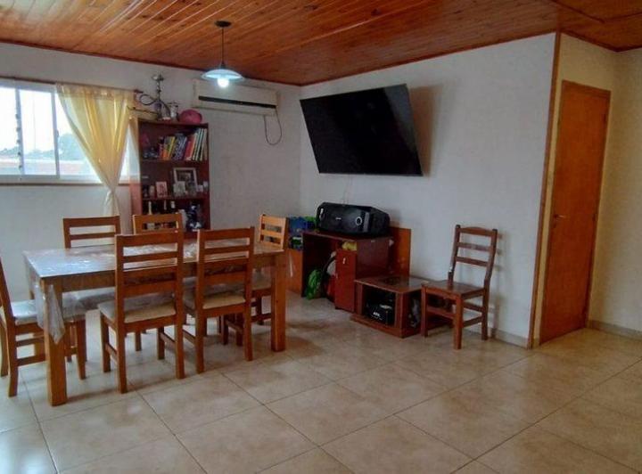 Casa · 73m² · 4 Ambientes · 6 Cocheras