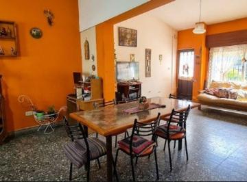 Casa · 89m² · 3 Ambientes · 1 Cochera · Venta Casa Dos Dorm. Tiro Suizo Cochera
